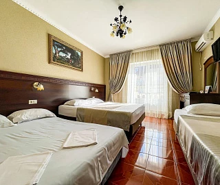 Полулюкс 5-ти местный (с балконом). Anzhelina Family Hotel. Полулюкс 5-ти местный (с балконом). Anzhelina Family Hotel.