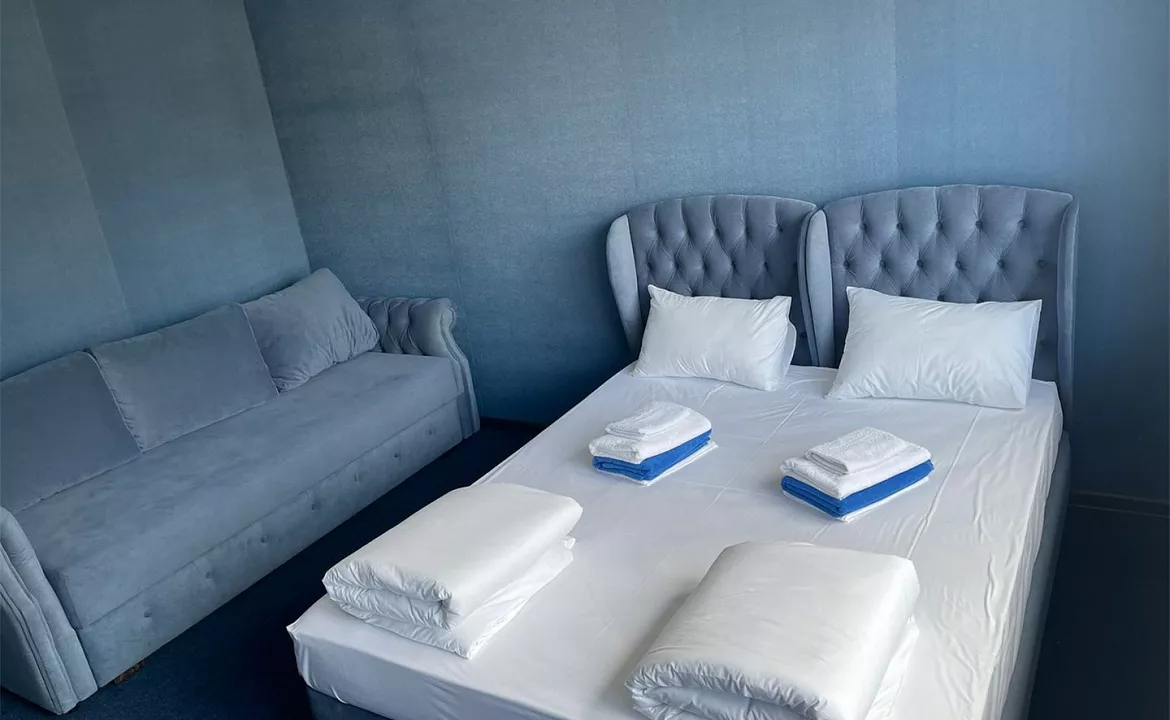 Комфорт семейный с балконом. Отель "Адмирал" . Лазаревское