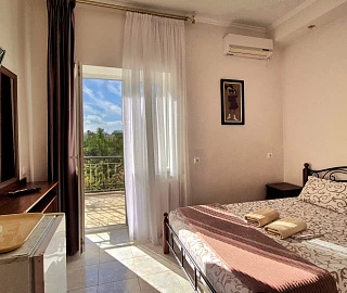 Двухместный с удобствами и балконом. Гостевой дом "Одиссей" - Кабардинка. 