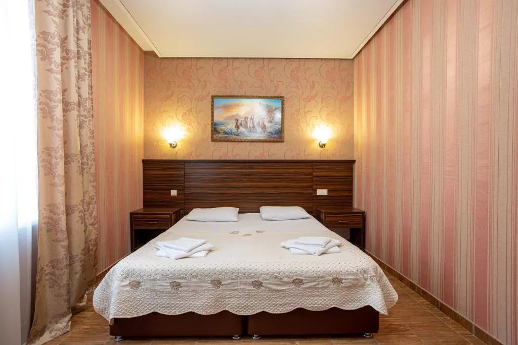 Трехместный номер с балконом. Отель Атмосфера. Кабардинка Трехместный номер с балконом. Отель Атмосфера. Кабардинка