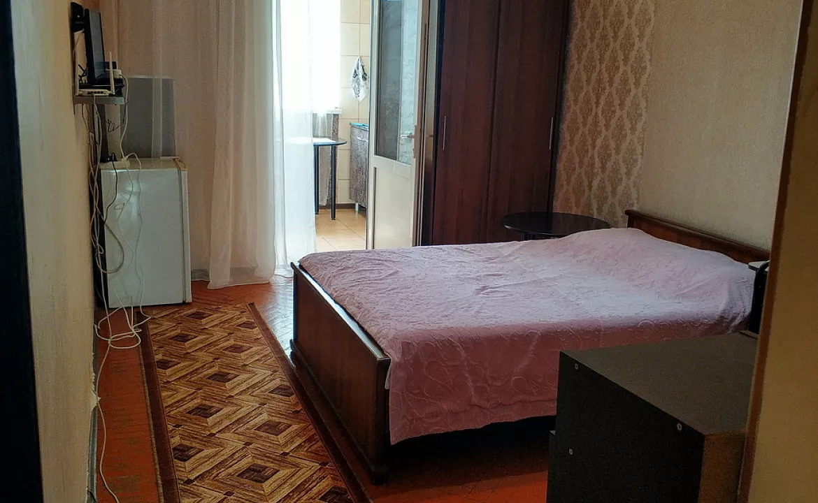 Бюджетка. Квартира в многоквартирном доме 1к квартира "Ардзинба 14" . Новый Афон