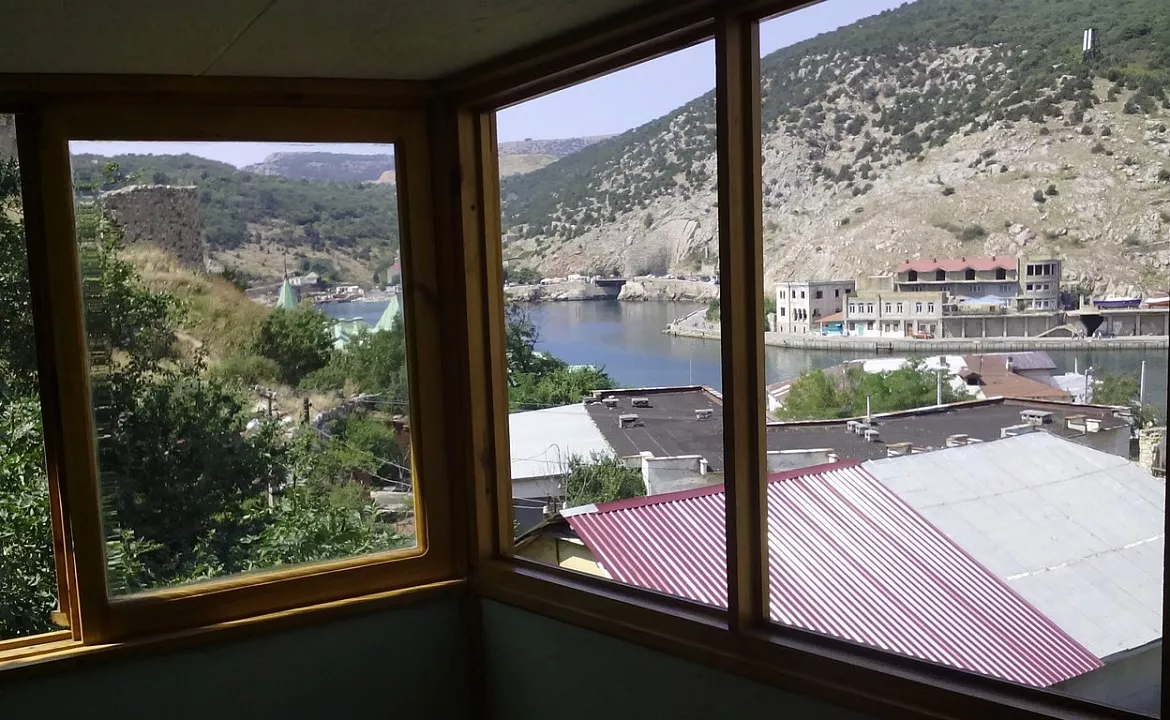 БУНГАЛО (ВЕРХНЕЕ) С ВИДОМ НА БУХТУ. Гостевой дом «Ясеневая роща». Балаклава БУНГАЛО (ВЕРХНЕЕ) С ВИДОМ НА БУХТУ. Гостевой дом «Ясеневая роща». Балаклава