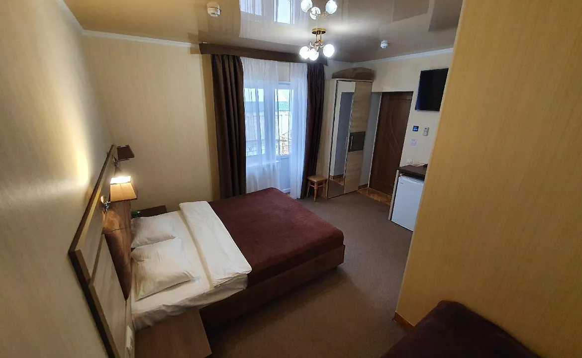 3-х местный стандарт. Отель Золотой **. Саки