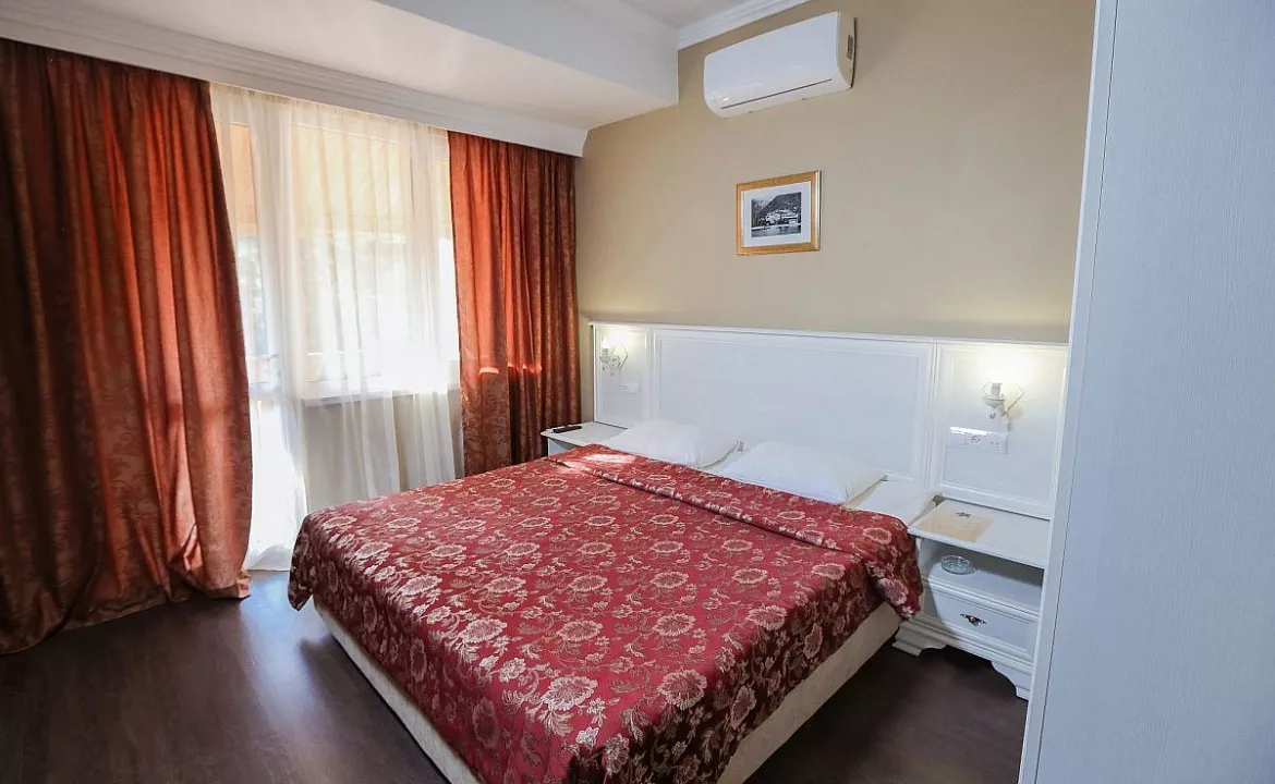 Улучшенный двухместный с балконом. Отель «Абаата». Гагра