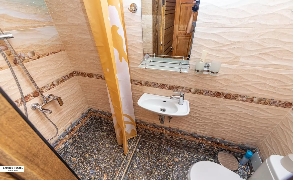 Двухместный номер с с/у. Хостел Bamboo Hotel. Адлер