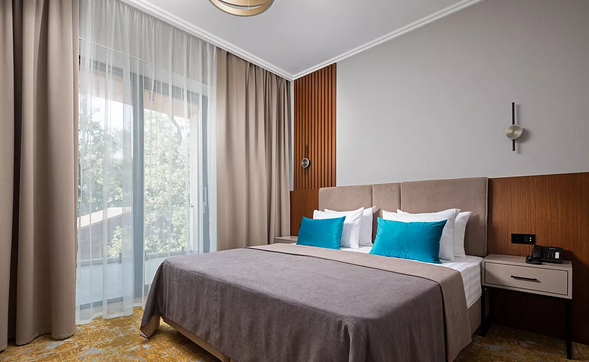 Номер Стандарт 2-местный с балконом. Отель «Атмосфера»- Геленджик. Геленджик