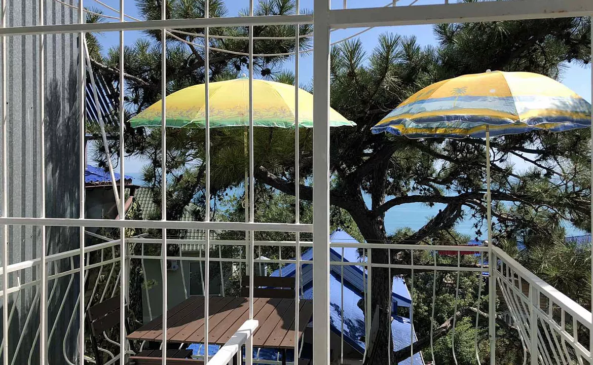 Четырехместный с мини-кухней и балконом. Гостевой дом АнНи. Гаспра