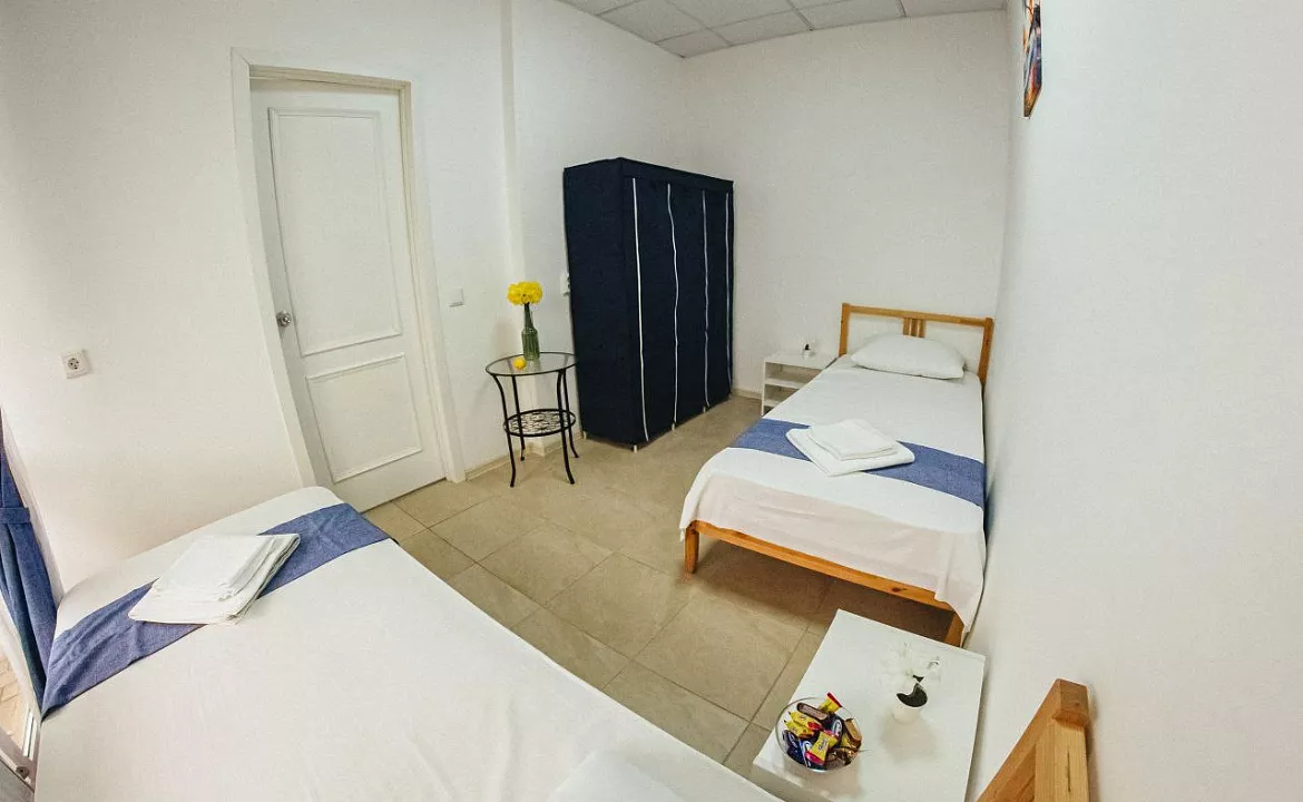 Квартира-студия с отдельной спальней. Гостевой дом "Айсберг". Вардане