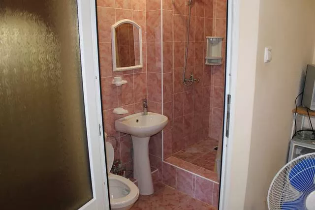 3-Х МЕСТНЫЙ НОМЕР С УДОБСТВАМИ. Гостевой дом "У Александра" . Лазаревское