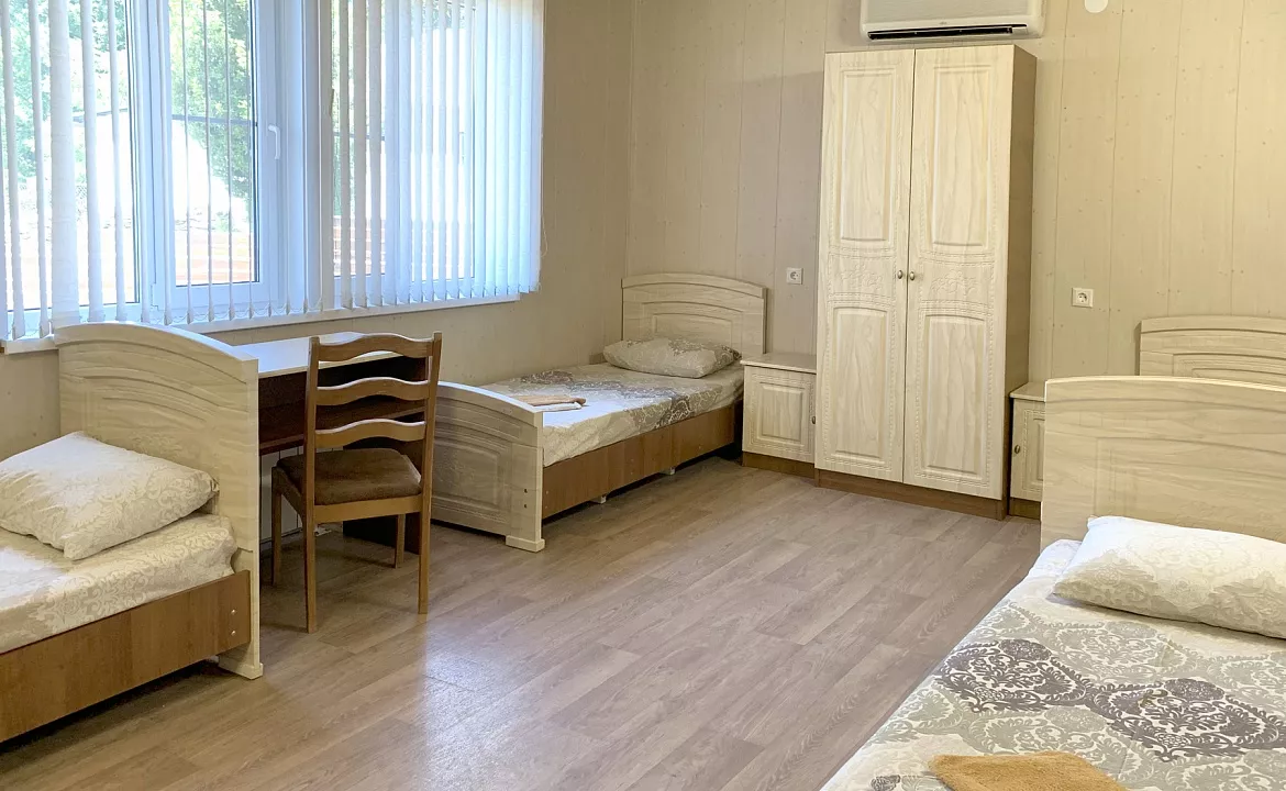 Четырехместный номер с отдельными кроватями. Гостевой комплекс "Буэнос Диас". Совет-Квадже