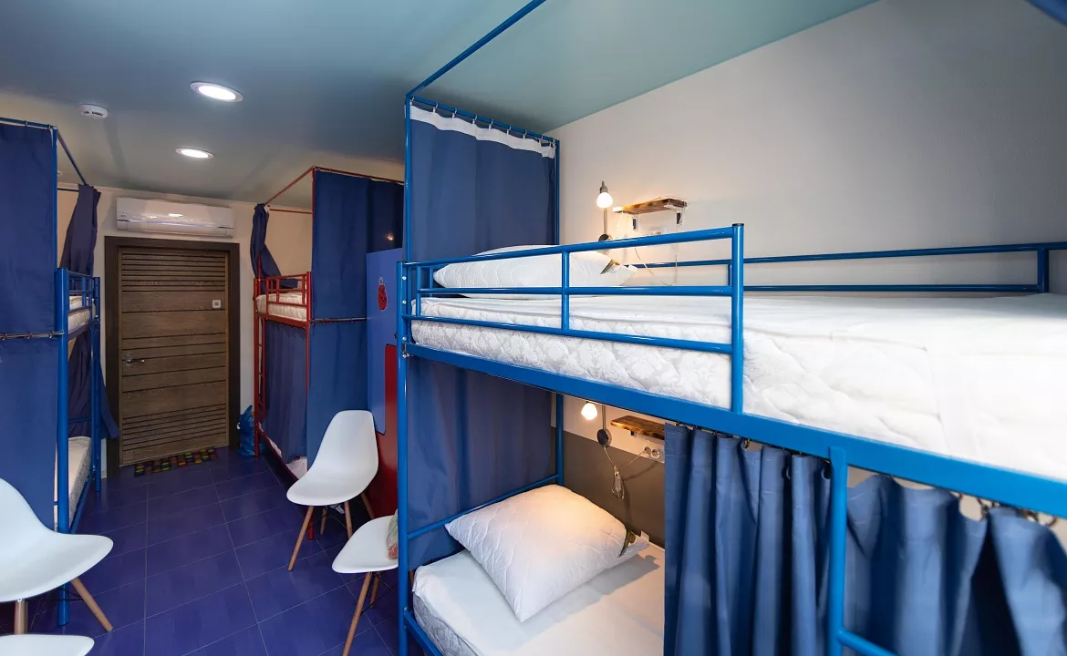 Кровать в общем 8-местном номере для женщин. Хостел Bamboo Hotel. Адлер