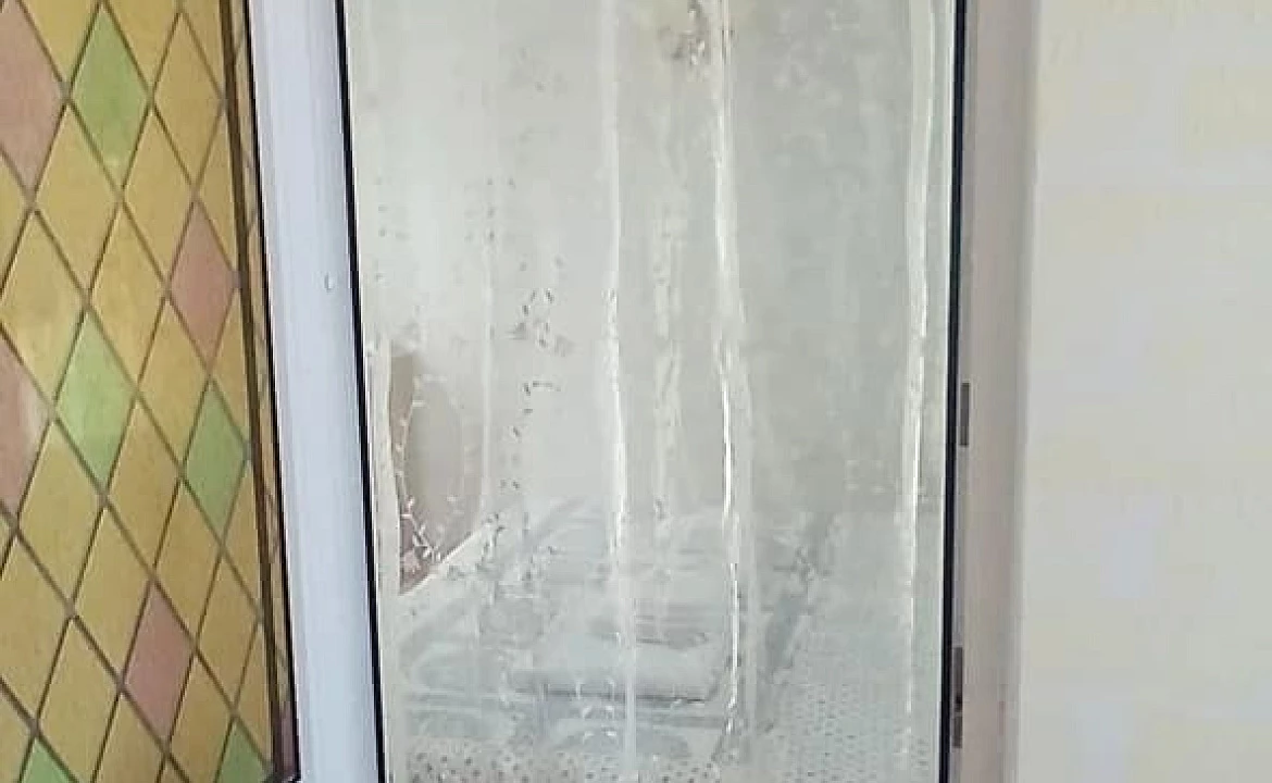 Второй этаж отдельного домика люкс класса, 2 комнаты, от 1 до 2 гостей, двуспальная кровать, балкон. Гостевой дом "Горная лаванда". Лазаревское