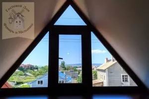 Двухместный номер на 3 этаже. Гостевой дом "Фонарь и Мельница". Береговое