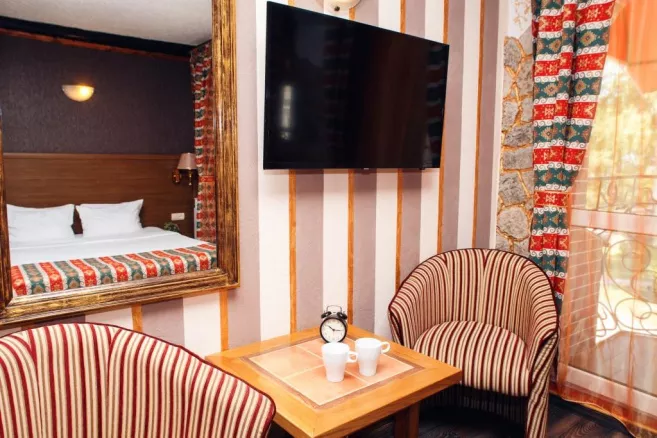 Стандарт с балконом №2. Отель «Графская Пристань». Керчь