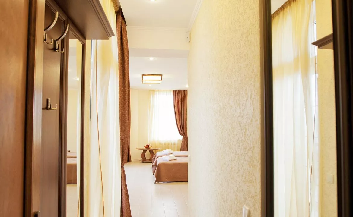 Четырехместный номер с балконом «Де люкс/De Luxe». Гостевой дом  Vega. Заозерное