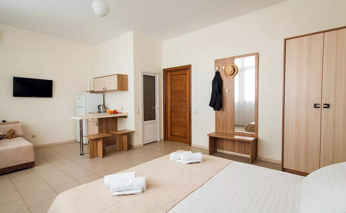 ЭЛЛИНГ СТУДИО. Отель Островок. Феодосия