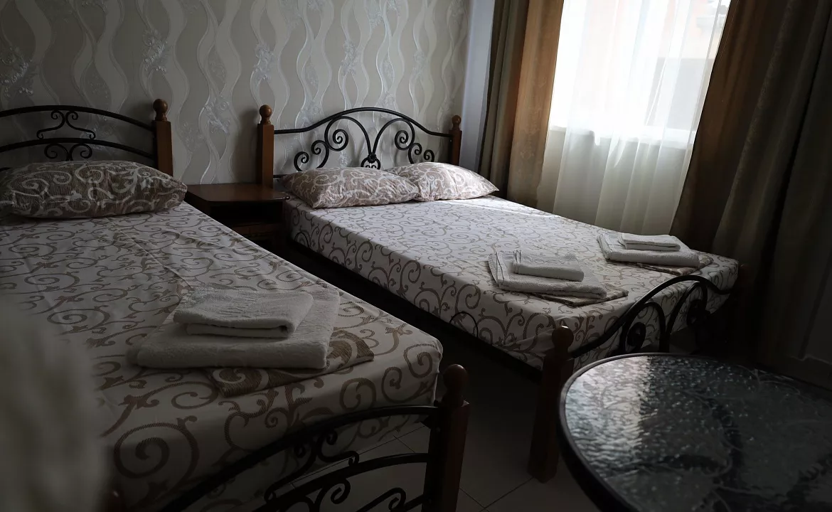 Трехместный номер. Гостевой дом "Семья" - Геленджик. Геленджик