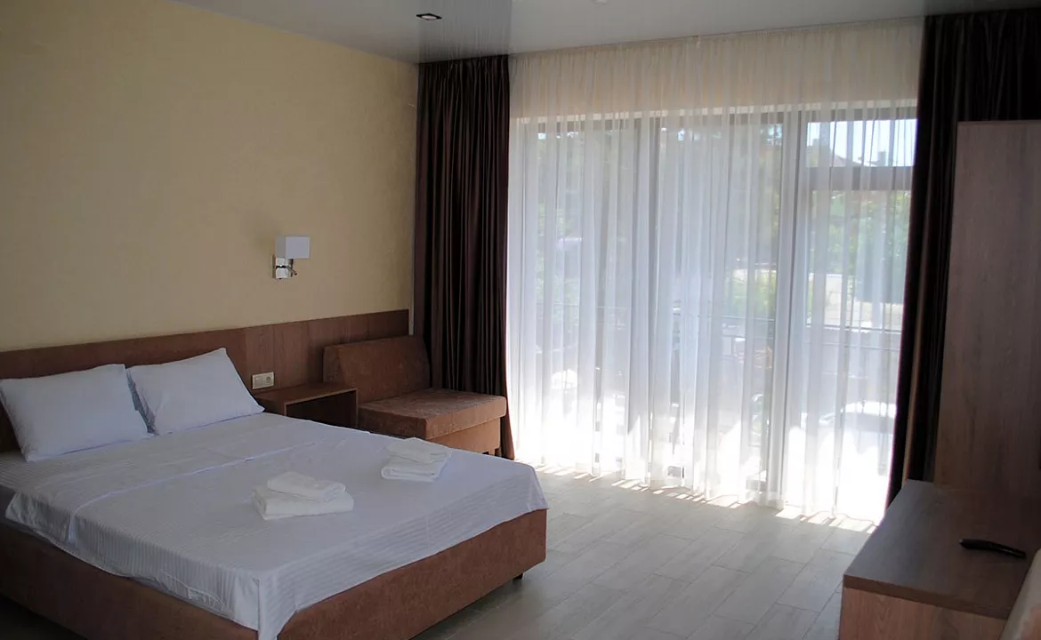 Люкс + (доп. место для ребенка от 12 до 18 лет, 700р в сутки). Гостиница El verano. Геленджик