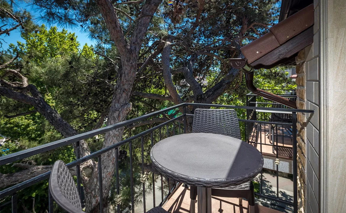 Номер первой категории с балконом. Отель "Marsel". Геленджик