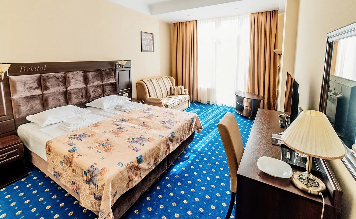 De Luxe. Отель "Бристоль". Ялта