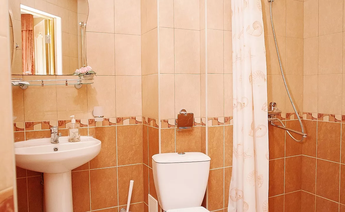 Двухкомнатный Семейный на 1 этаже. Гостевой дом Дом у Моря ЛАКИ. Геленджик Двухкомнатный Семейный на 1 этаже. Гостевой дом Дом у Моря ЛАКИ. Геленджик