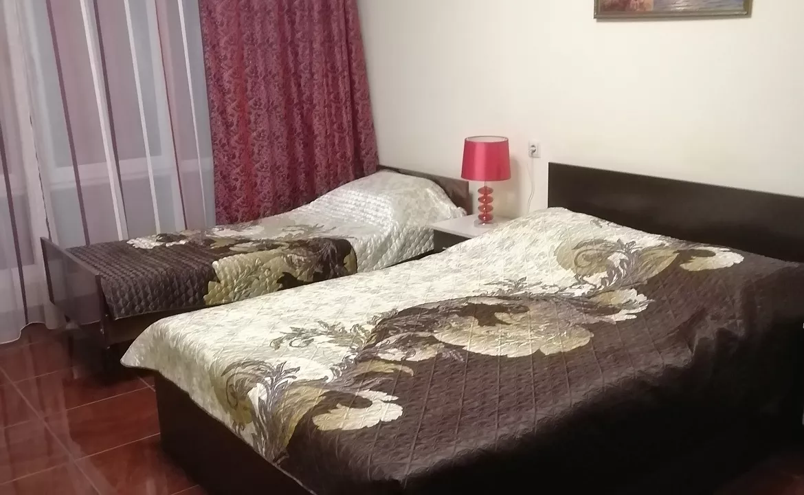 Четырёхместный номер на 3-м этаже. Гостевой дом "РОМАНТИКА". Лазаревское