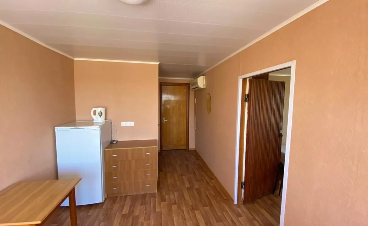 Пятиместный, двухкомнатный. Гостевой дом Ласточкино гнездо. Голубицкая