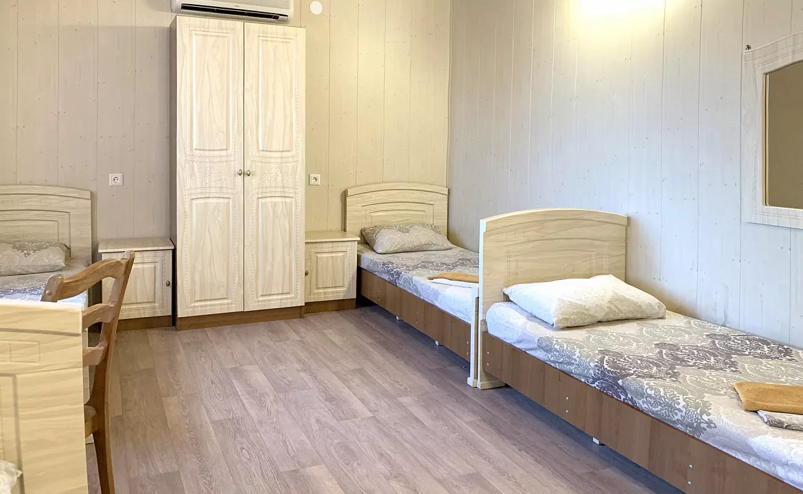 Четырехместный номер с отдельными кроватями. Гостевой комплекс "Буэнос Диас". Совет-Квадже