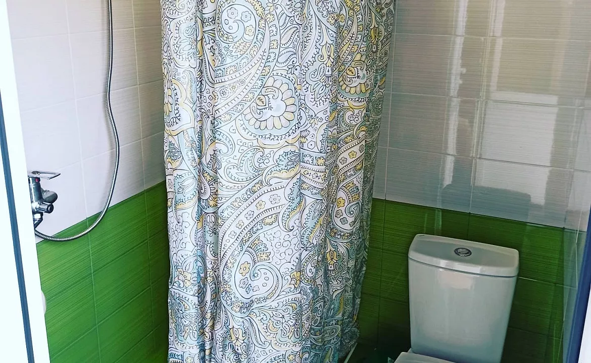 Трехместный номер с балконом. Гостевой дом ГалоПогосы. Лоо