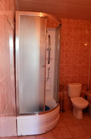 3-х местный номер в главном корпусе. Гостиница комплекс "Новинка". Ейск