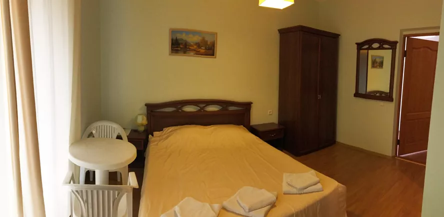 Гостевой трехместный номер. Гостевой дом «Кедр-Восток». Алупка