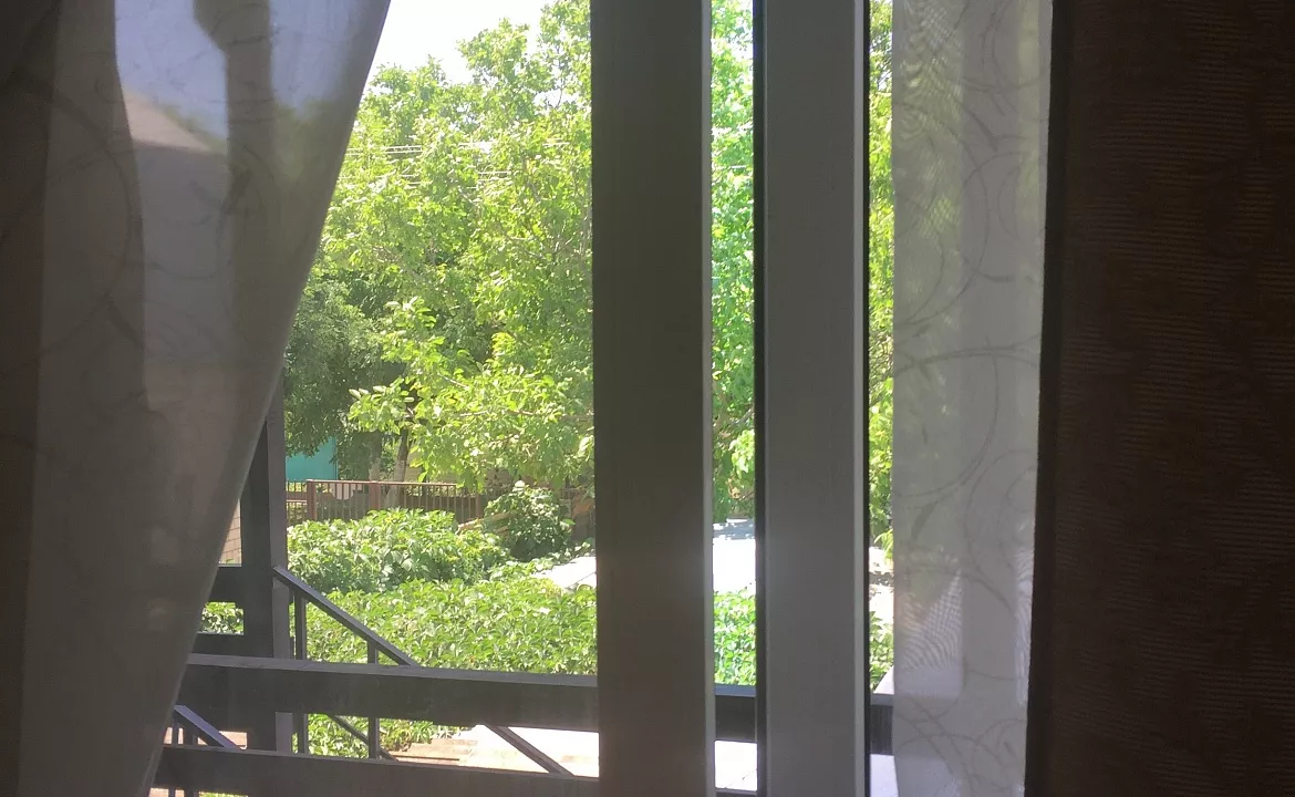 Четырехместный «Люкс» с балконом. Гостевой дом на Комарова 17. Витязево