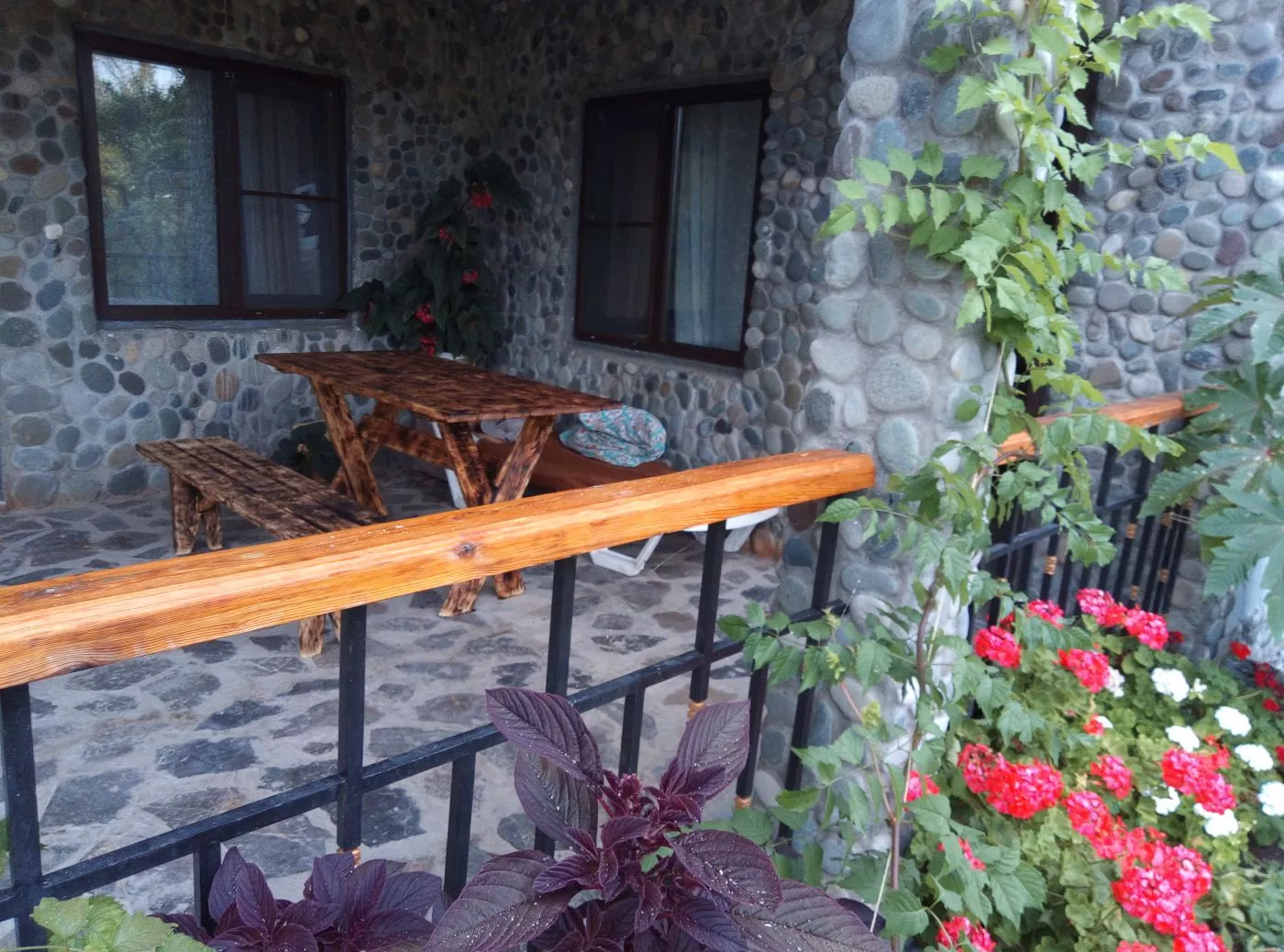 . Гостевой дом Лотос . Пицунда