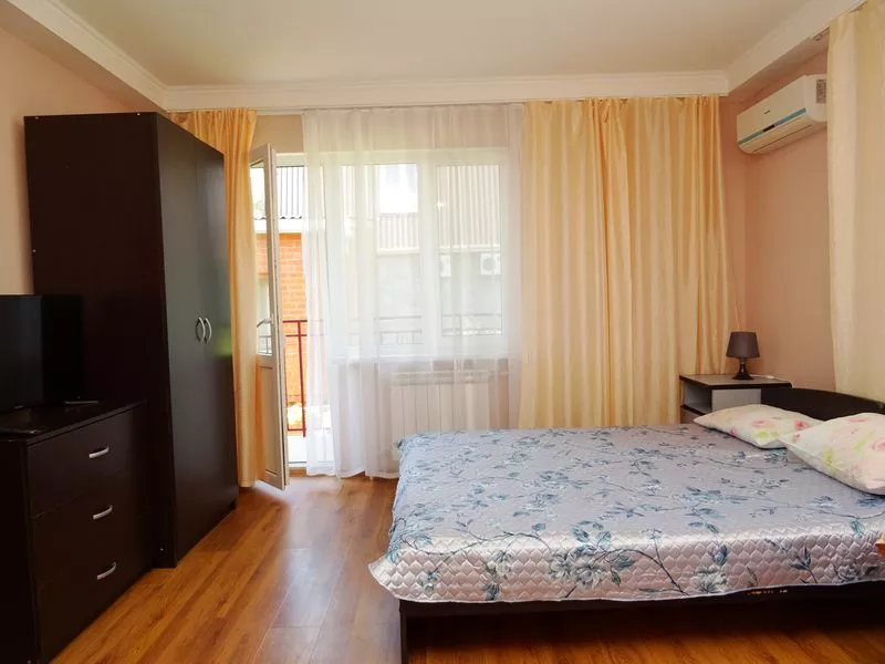 Два номера категории улучшенный стандарт 3-х местных с возможностью дополнительного места. Гостевой дом Гоголя 51. Анапа