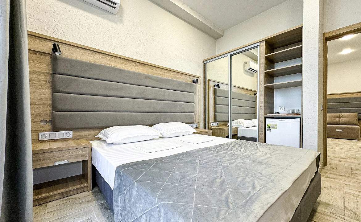 Корпус 2 Семейный Люкс с боковым видом на море. Anzhelina Family Hotel. Витязево