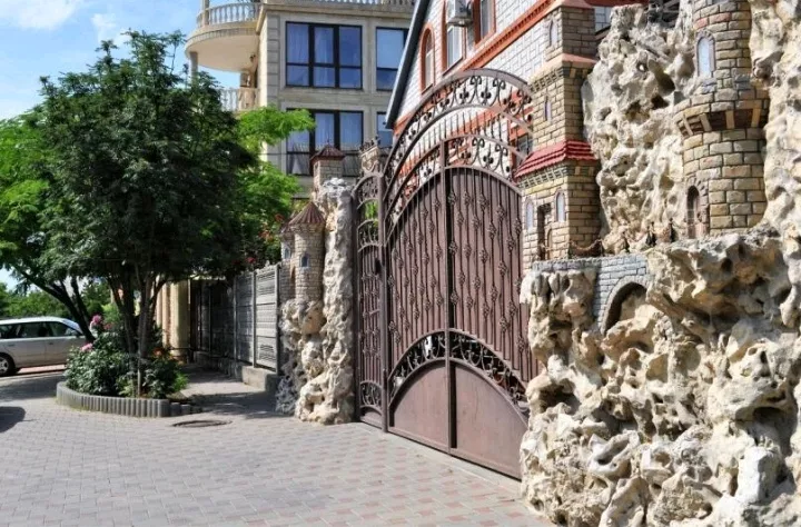 . Гостевой дом У Георгия . Витязево