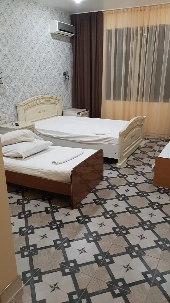 . «Роберт и Оксана». Пицунда