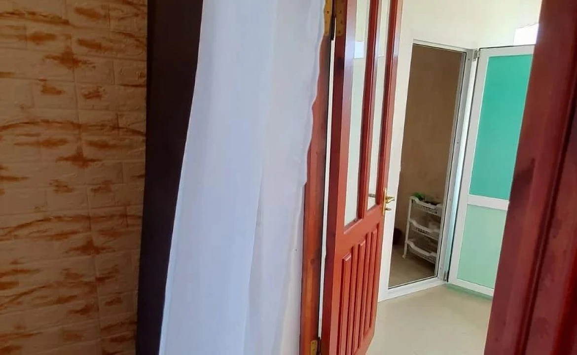 Двухместный номер люкс, от 1 до 2 гостей, двуспальная кровать, балкон, вид на море. Гостевой дом "Горная лаванда". Лазаревское