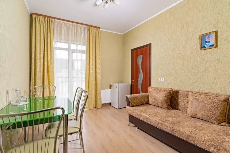 Двухкомнатный с балконом. Гостевой дом АНИКСИ. Кабардинка