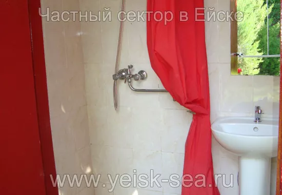 Эконом - номер. Гостевой дом на Кропоткина 39. Ейск