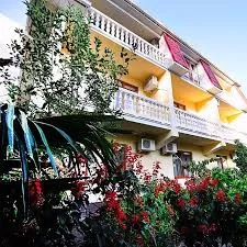 . Частный гостевой дом Надежда. Ялта