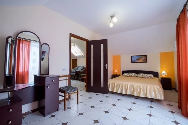 Двухкомнатный Люкс. Отель "Янтарь". Саки