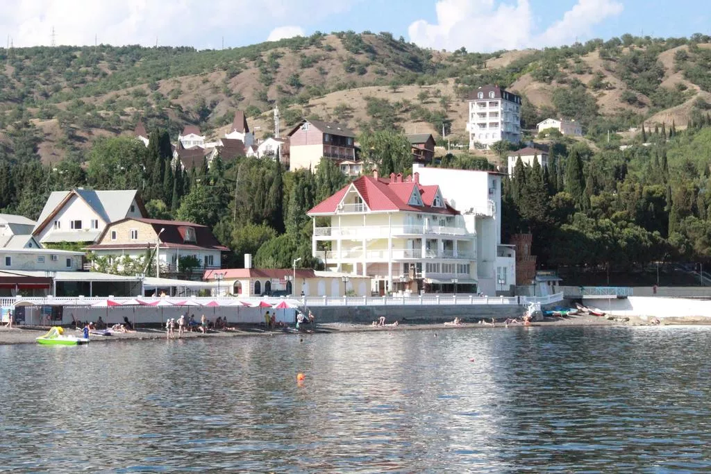 . Частная гостиница «Слонотель». Малореченское