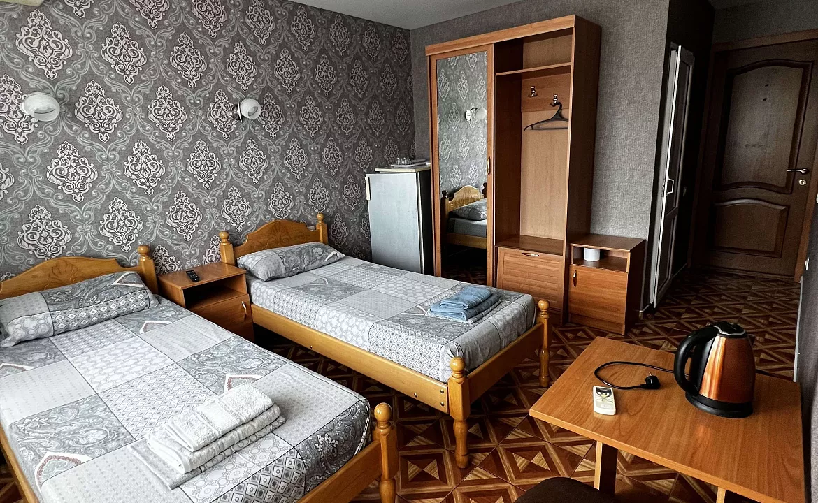 Стандарт 2-х местный. Отель «Черноморец». Лазаревское Стандарт 2-х местный. Отель «Черноморец». Лазаревское