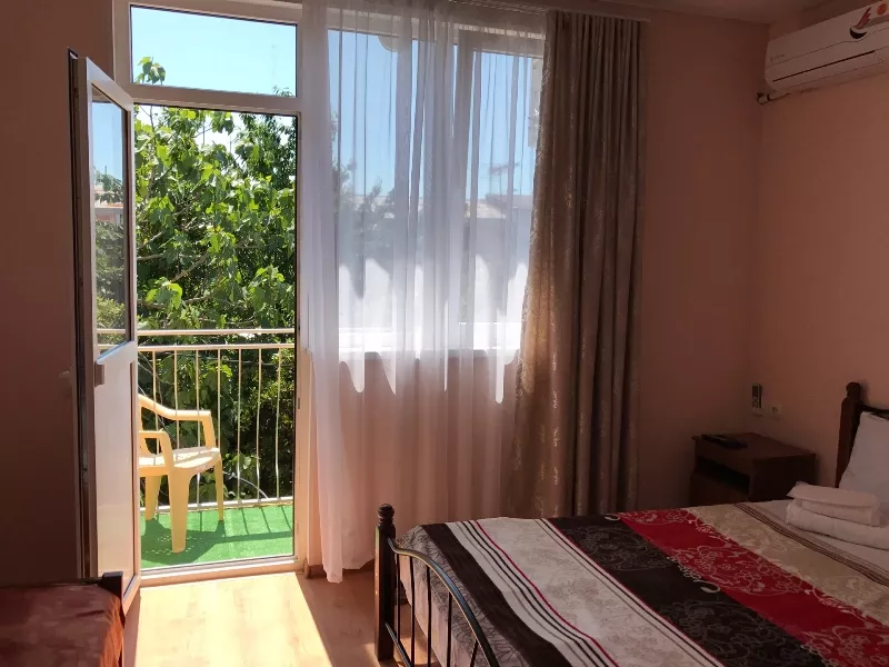 3-х местный номер Стандарт. Гостевой дом "Нэва". Адлер