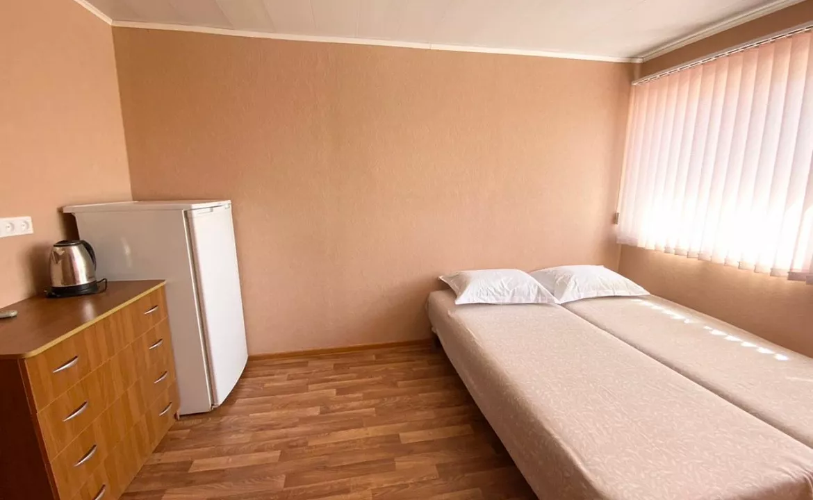 Четырёхместный, двухкомнатный. Гостевой дом Ласточкино гнездо. Голубицкая