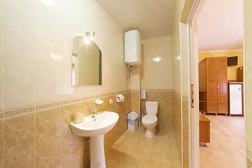 Трехместный номер. Дом отдыха "Дельфин". Семидворье