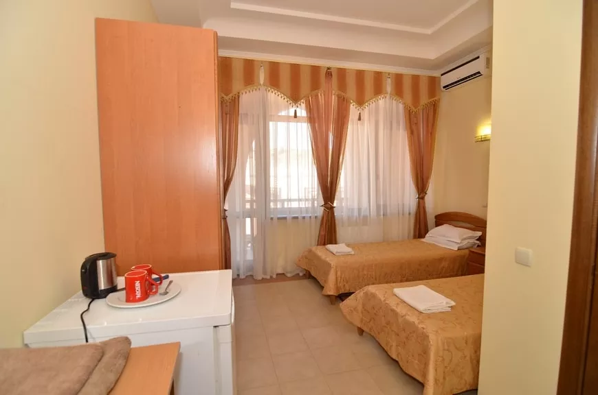 Стандартный номер на 2-эт 2-х местный 1-комнатный с балконом. Отель «Перчем». Судак