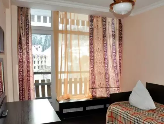 1-местный (3, 4, 5, 6 этаж). Гостиница «Домбай». Домбай-гостиницы