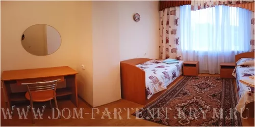 3-комнатные аппартаменты , 1-2 этаж. Гостевой дом Гостиный дом "Партенит". Партенит